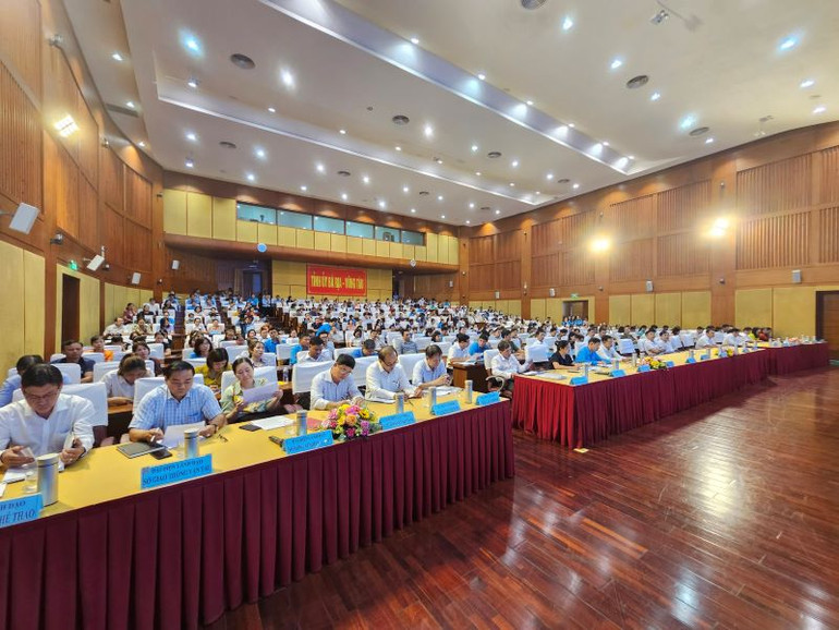 Gần 300 công nhân, người lao động đại diện cho người lao động trên địa bàn tỉnh Bà Rịa-Vũng Tàu tham dự hội nghị.