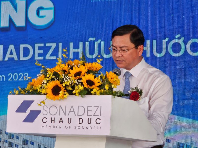 Đồng chí Nguyễn Công Vinh, Phó Chủ tịch Ủy ban nhân dân tỉnh phát biểu tại buổi lễ.