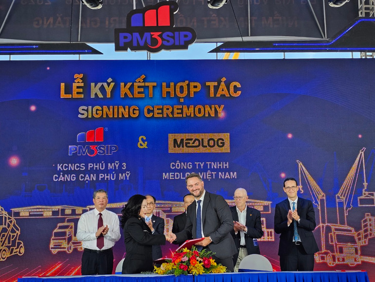 Ký kết hợp tác với các đối tác nước ngoài.