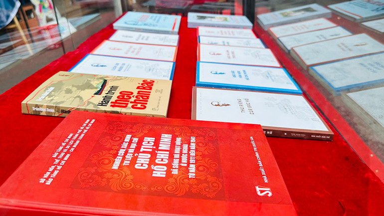 Nhiều sách có giá trị được trưng bày tại Đường Sách Thành phố Hồ Chí Minh trong dịp Lễ 2/9.