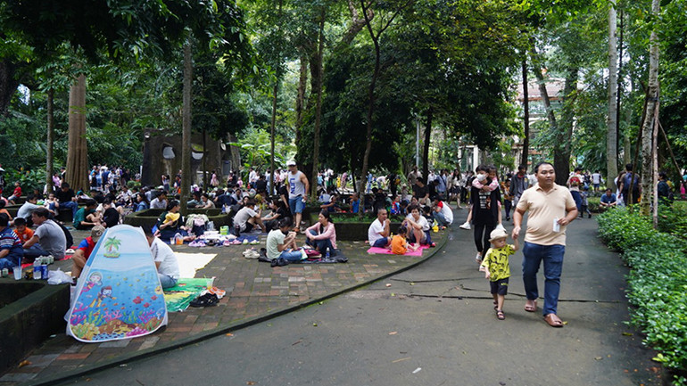 Dịp Lễ 2/9 năm nay, Thảo Cầm Viên Sài Gòn thu hút rất đông người dân, du khách đến tham quan, vui chơi. (Ảnh: THẾ ANH). Dịp Lễ 2/9 năm nay, Thảo Cầm Viên Sài Gòn thu hút rất đông người dân, du khách đến tham quan, vui chơi. (Ảnh: THẾ ANH).