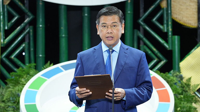 Phó Chủ tịch Ủy ban nhân dân Thành phố Hồ Chí Minh Nguyễn Văn Dũng phát biểu tại Lễ khai mạc Hội chợ.