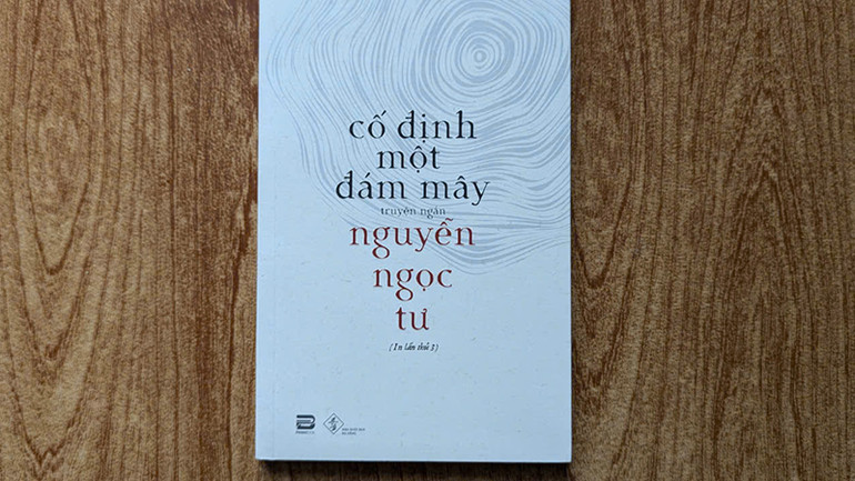 Ba tác phẩm của Nhà văn Nguyễn Ngọc Tư được trao giải Văn học Điền Trì nằm trong tập truyện "Cố định một đám mây". (Ảnh do nhà văn Nguyễn Ngọc Tư cung cấp)