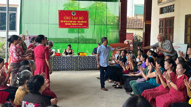 Hoạt động thường kỳ của Câu lạc bộ liên thế hệ tự giúp nhau của thôn Hưng Đạo, xã Nga Thủy, huyện Nga Sơn (Thanh Hóa). Hoạt động thường kỳ của Câu lạc bộ liên thế hệ tự giúp nhau của thôn Hưng Đạo, xã Nga Thủy, huyện Nga Sơn (Thanh Hóa).