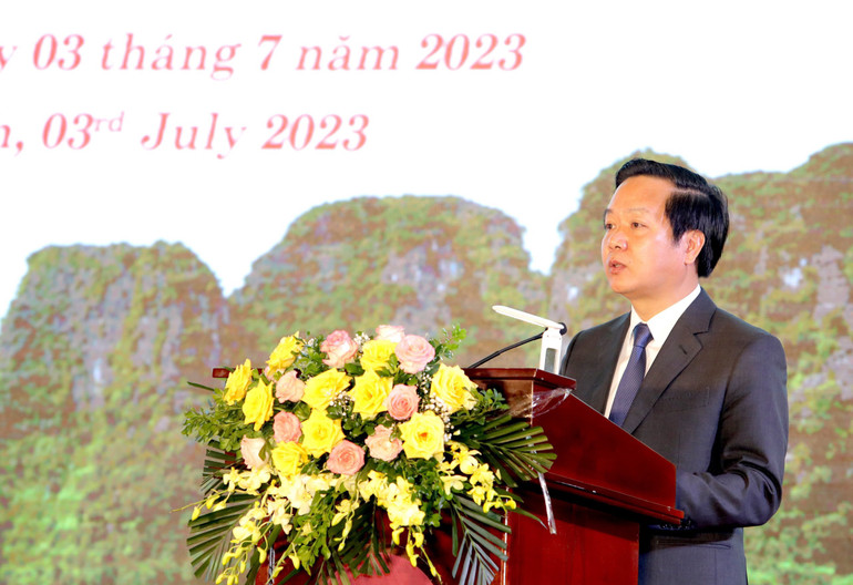 Chủ tịch UBND tỉnh Ninh Bình Phạm Quang Ngọc phát biểu tại phiên khai mạc.