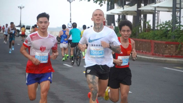 Nhiều du khách rất vui khi được tham gia giải lần này. Nhiều du khách rất vui khi được tham gia giải lần này.