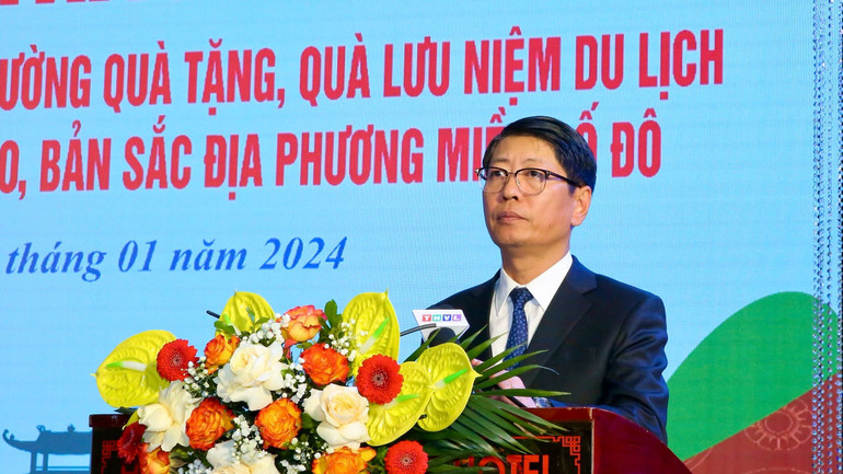 Đồng chí Trần Song Tùng, Phó Chủ tịch Ủy ban nhân dân tỉnh Ninh Bình phát biểu khai mạc hội thảo.