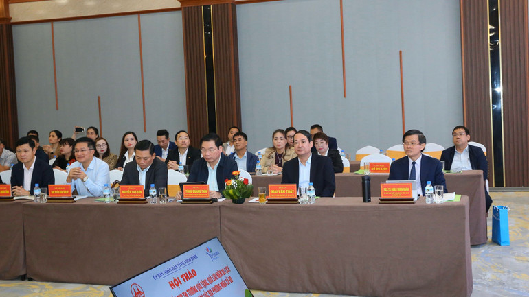 Các đại biểu tham dự hội thảo.