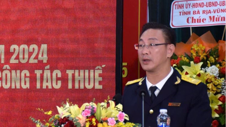 Ông Đoàn Minh Dũng, Cục trưởng Cục Thuế tỉnh phát biểu tại Hội nghị tổng kết năm 2024 và triển khai nhiệm vụ năm 2025.