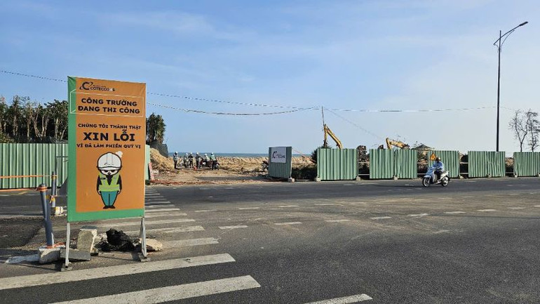 Bảo đảm tiến độ, an toàn lao động và người dân đi qua khu vực dự án. Bảo đảm tiến độ, an toàn lao động và người dân đi qua khu vực dự án.