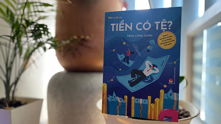 Bìa cuốn sách "Tiền có tệ?" của tác giả Trần Công Danh (Ảnh: MẠNH HẢO)