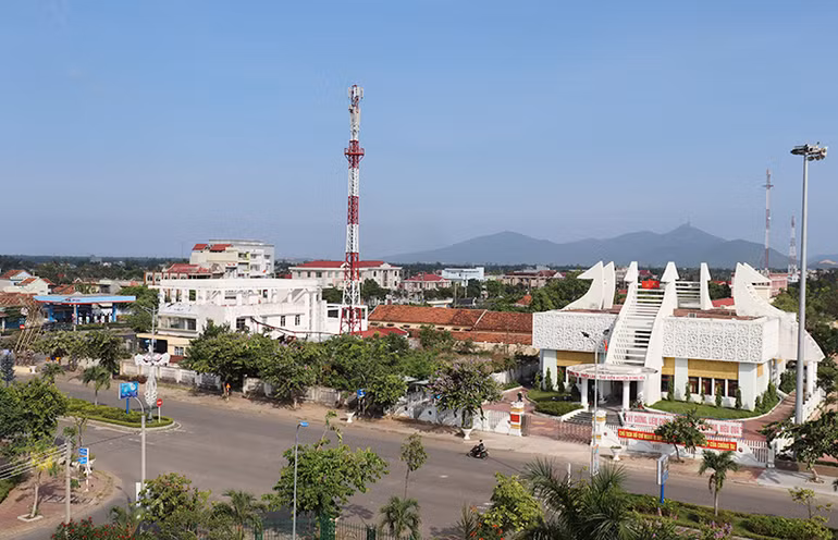 Thị xã Đông Hòa chú trọng đầu tư xây dựng, chỉnh trang đô thị.