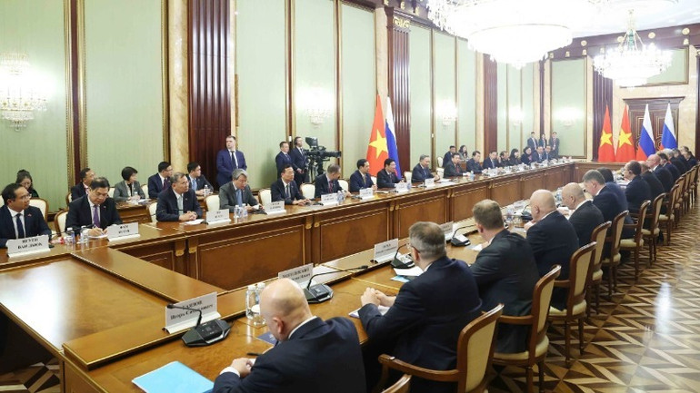 Tổng Bí thư Tô Lâm hội kiến Thủ tướng Liên bang Nga Mikhail Mishustin. (Ảnh: THỐNG NHẤT/TTXVN)