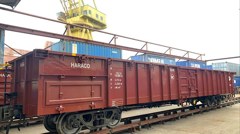 Công ty Đóng tàu Sông Cấm (Tổng Công ty Công nghiệp tàu thủy) tham gia đóng mới toa xe cho Tổng Công ty Đường sắt Việt Nam.