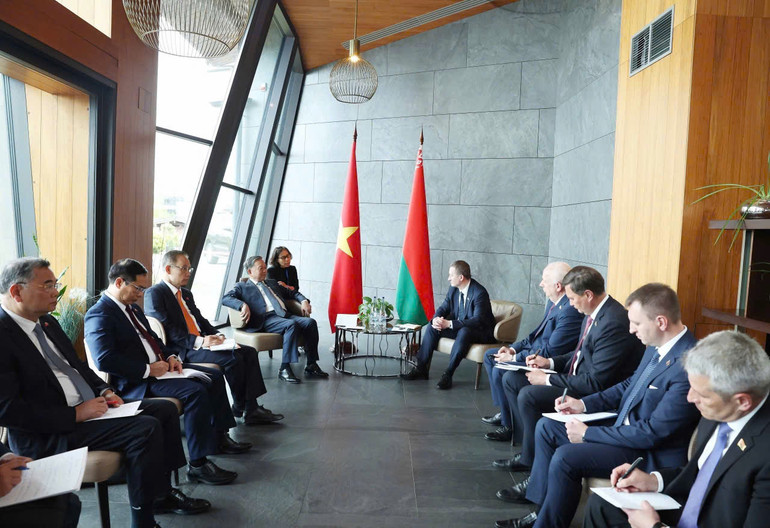 Tổng Bí thư Tô Lâm hội kiến Thủ tướng Belarus Aleksandr Turchin. Ảnh: Thống Nhất/TTXVN Tổng Bí thư Tô Lâm hội kiến Thủ tướng Belarus Aleksandr Turchin. Ảnh: Thống Nhất/TTXVN