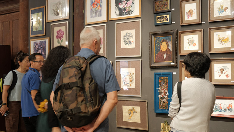 Triển lãm thu hút nhiều công chúng trong và ngoài nước tham quan và thưởng thức.