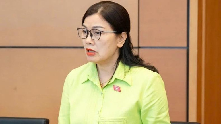 Thiếu tướng Nguyễn Thị Xuân, đại biểu Quốc hội Đoàn Đắk Lắk phát biểu. (Ảnh: PHẠM THẮNG) Thiếu tướng Nguyễn Thị Xuân, đại biểu Quốc hội Đoàn Đắk Lắk phát biểu. (Ảnh: PHẠM THẮNG)