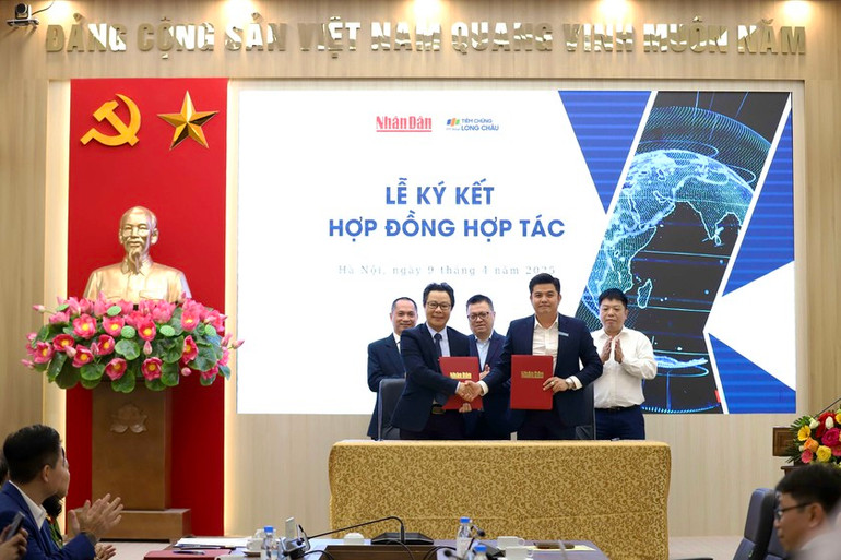 FPT Long Châu tại sự kiện hợp tác đồng hành với Báo Nhân Dân trong công tác truyền thông y tế vì sức khỏe cộng đồng và kỳ vọng có thêm nhiều nền tảng số hỗ trợ doanh nghiệp trong việc tuân thủ pháp luật. FPT Long Châu tại sự kiện hợp tác đồng hành với Báo Nhân Dân trong công tác truyền thông y tế vì sức khỏe cộng đồng và kỳ vọng có thêm nhiều nền tảng số hỗ trợ doanh nghiệp trong việc tuân thủ pháp luật.