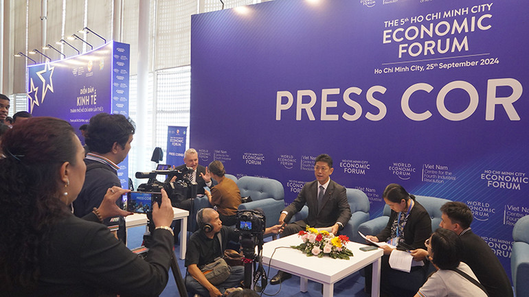 Đông đảo báo chí trong và ngoài nước tác nghiệp tại Diễn đàn Kinh tế Thành phố Hồ Chí Minh lần thứ 5.