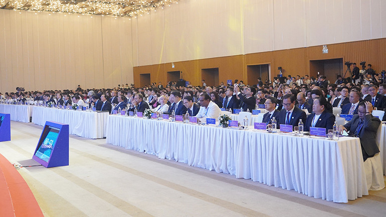 Thủ tướng Phạm Minh Chính và các đại biểu tham dự Diễn đàn Kinh tế Thành phố Hồ Chí Minh lần thứ 5