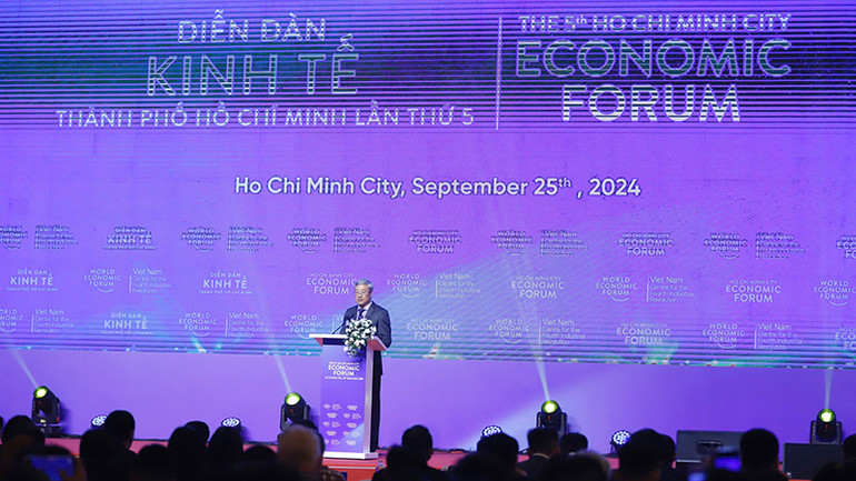 Ông Phạm Bình An - Phó Viện trưởng Viện Nghiên cứu phát triển Thành phố Hồ Chí Minh phát biểu tại Diễn đàn.