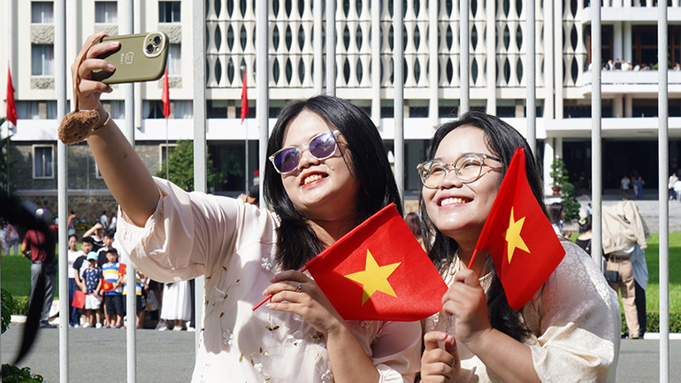 Nằm ở trung tâm Thành phố Hồ Chí Minh và mang ý nghĩa lịch sử quan trọng, Dinh Độc Lập là địa điểm được nhiều bạn trẻ chọn ghé chơi dịp lễ 2/9.