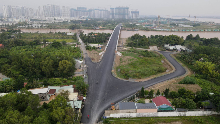 Tháng 3/2017, dự án được khởi công và dự kiến sẽ hoàn thành sau 2 năm xây dựng. Tuy nhiên, cuối năm 2018, khi tiến độ đạt khoảng hơn 50%, dự án bị tạm dừng, do vướng mặt bằng. Cuối năm 2022, dự án đã được hoàn tất công tác bồi thường, hỗ trợ tái định cư, mặt bằng được bàn giao cho chủ đầu tư tiếp tục thi công. Tháng 3/2017, dự án được khởi công và dự kiến sẽ hoàn thành sau 2 năm xây dựng. Tuy nhiên, cuối năm 2018, khi tiến độ đạt khoảng hơn 50%, dự án bị tạm dừng, do vướng mặt bằng. Cuối năm 2022, dự án đã được hoàn tất công tác bồi thường, hỗ trợ tái định cư, mặt bằng được bàn giao cho chủ đầu tư tiếp tục thi công.