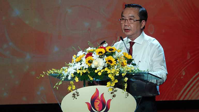 Giám đốc Sở Văn hóa và Thể thao Thành phố Hồ Chí Minh Trần Thế Thuận phát biểu tại buổi lễ khai mạc.
