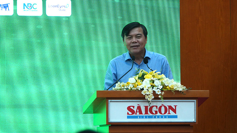 Phó Trưởng Ban Tuyên giáo Thành ủy Thành phố Hồ Chí Minh Tăng Hữu Phong phát biểu tại buổi họp báo.