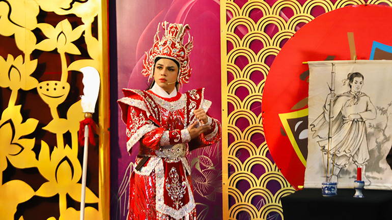 Nghệ sĩ Hoàng Hải biểu diễn trích đoạn vở cải lương Lục Vân Tiên. (Ảnh: Trung Sơn)