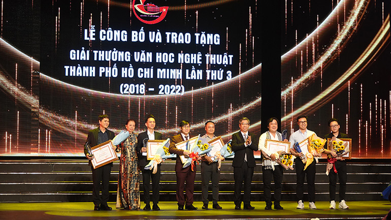 Trao giải cho các tác phẩm ở lĩnh vực Sân khấu. Trao giải cho các tác phẩm ở lĩnh vực Sân khấu.