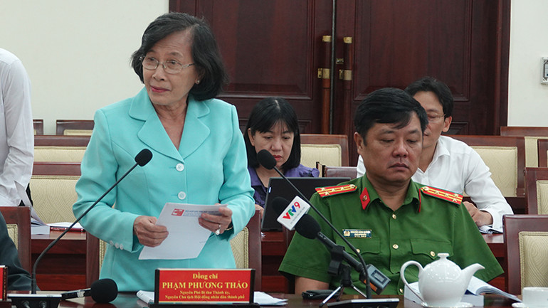 Đồng chí Phạm Phương Thảo, nguyên Phó Bí thư Thành ủy, nguyên Chủ tịch Hội đồng nhân dân Thành phố Hồ Chí Minh phát biểu ý kiến tại hội thảo.