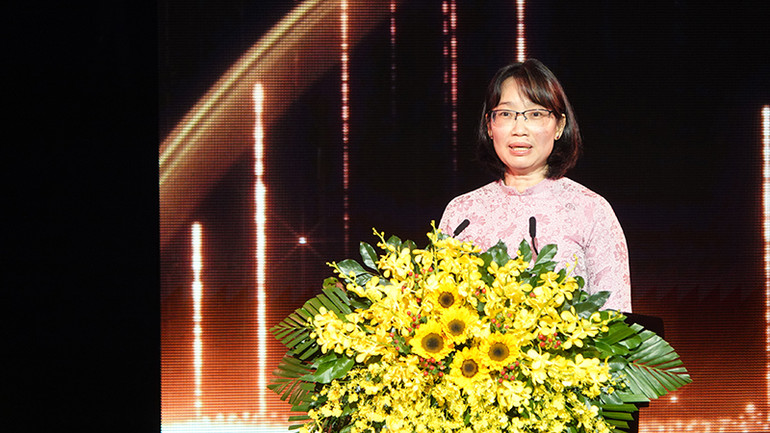 Phó Chủ tịch Ủy ban nhân dân Thành phố Hồ Chí Minh Trần Thị Diệu Thúy phát biểu tại buổi lễ trao giải. Phó Chủ tịch Ủy ban nhân dân Thành phố Hồ Chí Minh Trần Thị Diệu Thúy phát biểu tại buổi lễ trao giải.