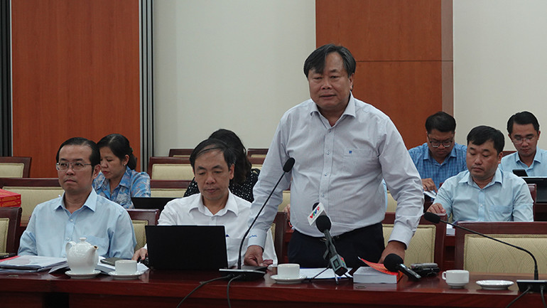 Phó Giáo sư, Tiến sĩ Nguyễn Quốc Dũng, Giám đốc Học viện Chính trị khu vực II phát biểu ý kiến tại hội thảo.