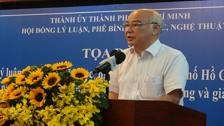 Đồng chí Phan Nguyễn Như Khuê, Trưởng Ban Tuyên giáo Thành ủy Thành phố Hồ Chí Minh, Chủ tịch Hội đồng Lý luận, phê bình Văn học, nghệ thuật thành phố phát biểu kết luận tọa đàm.