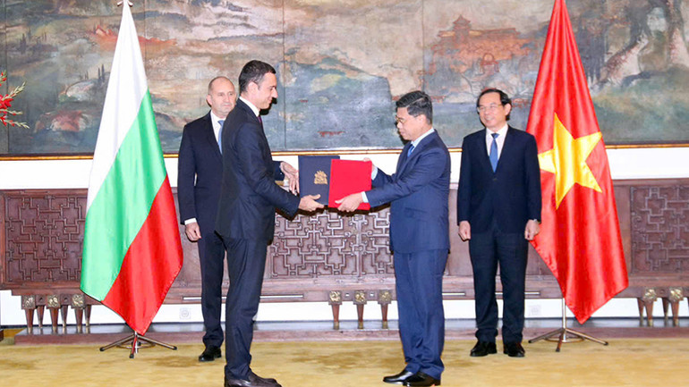 Lễ trao Thư hợp tác giữa Thành phố Hồ Chí Minh và thủ đô Sofia của Bulgaria. (Ảnh: CTV)