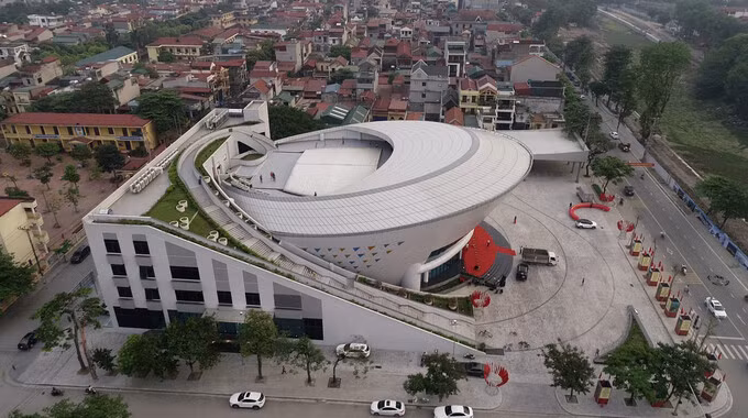 Nhà hát Phạm Thị Trân, thành phố Hoa Lư mang tầm cỡ quốc tế. (Ảnh: NGUYỄN TUẤN)