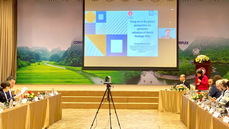 Bài tham luận của Tiến sĩ Enrico Eraldo Bertacchini, Đại học Turin - Cố vấn khoa học, Tổ chức Santagata về Kinh tế văn hoá tập trung vào lượng giá kinh tế của các di sản thế giới và định vị Tràng An trong bối cảnh toàn cầu.