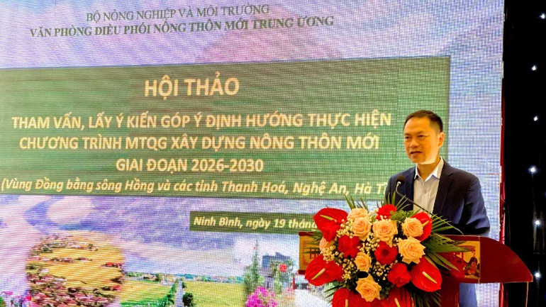 Đồng chí Ngô Trường Sơn, Chánh Văn phòng Điều phối nông thôn mới Trung ương phát biểu tại Hội thảo.