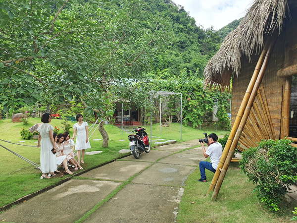 Thung lũng Quèn Thờ đang trở thành điểm du lịch sinh thái trải nghiệm thu hút đông du khách. (Ảnh: CTV)