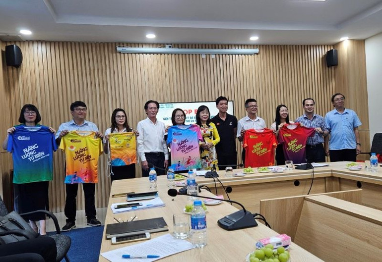 Công bố áo đấu giải Việt dã báo Bà Rịa-Vũng Tàu lần thứ 24.