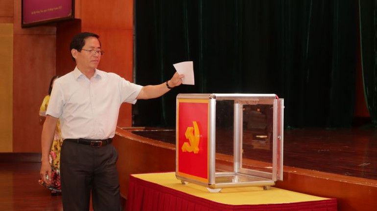 Bí thư Tỉnh ủy Phạm Viết Thanh bỏ phiếu giới thiệu nhân sự.