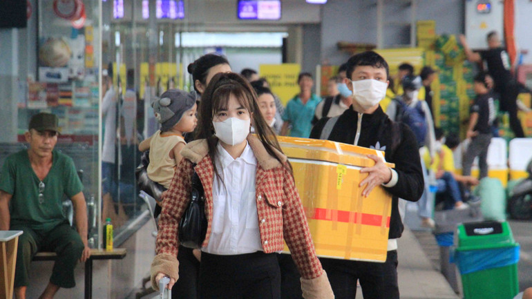 Trong ngày 31/8, nhiều người dân cũng đã tranh thủ sắp xếp công việc để có thể ra bến xe sớm. Phía Bến xe Miền Tây dự kiến, sẽ đón hơn 50.000 lượt khách.