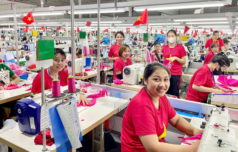 Có hơn 46 nghìn công nhân, lao động đang làm việc tại Khu kinh tế Đông Nam và các khu công nghiệp tỉnh Nghệ An.