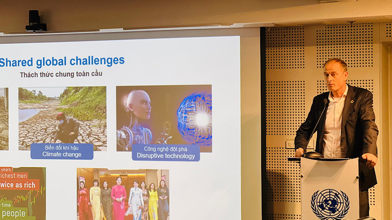 Phó Trưởng đại diện UNDP tại Việt Nam, ông Patrick Haverman phát biểu tại tọa đàm.