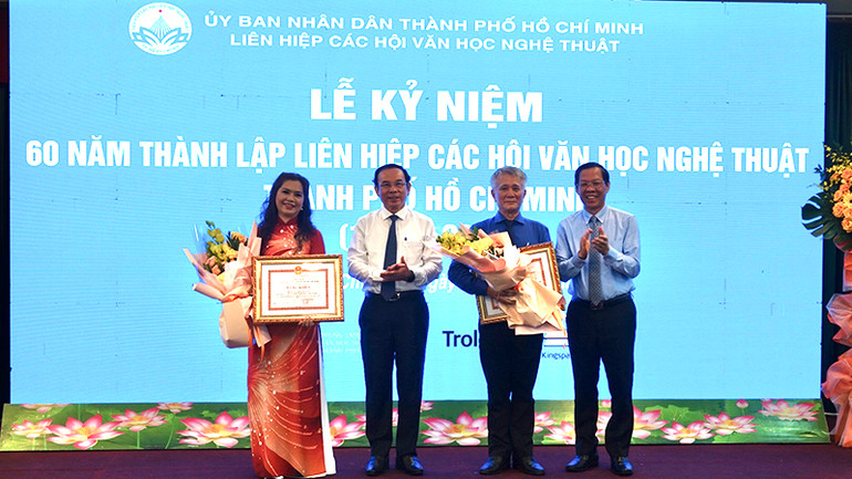 Ủy Ban nhân dân Thành phố Hồ Chí Minh tặng Bằng khen cho 2 tập thể trực thuộc Liên hiệp các Hội Văn học nghệ thuật Thành phố. Ủy Ban nhân dân Thành phố Hồ Chí Minh tặng Bằng khen cho 2 tập thể trực thuộc Liên hiệp các Hội Văn học nghệ thuật Thành phố.