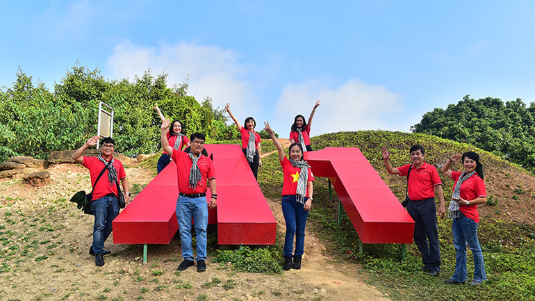 Ban Tuyên giáo Thành ủy Thành phố Hồ Chí Minh tổ chức về nguồn "Hành trình qua miền Tây Bắc" năm 2023.
