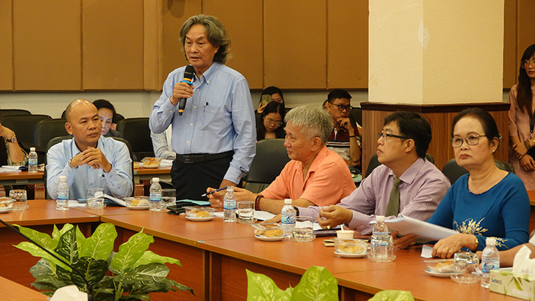 Giáo sư, Tiến sĩ Nguyễn Xuân Tiên, Chủ tịch Hội Mỹ thuật Thành phố Hồ Chí Minh phát biểu.