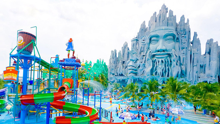 Du lịch Văn hóa Suối Tiên luôn thu hút đông đảo du khách trong các kỳ nghỉ lễ.