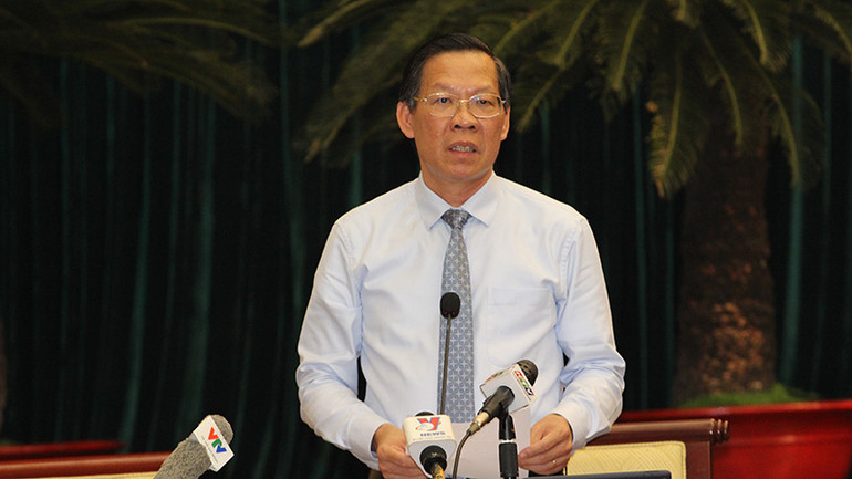 Chủ tịch Ủy ban nhân dân Thành phố Hồ Chí Minh Phan Văn Mãi trả lời chất vấn.